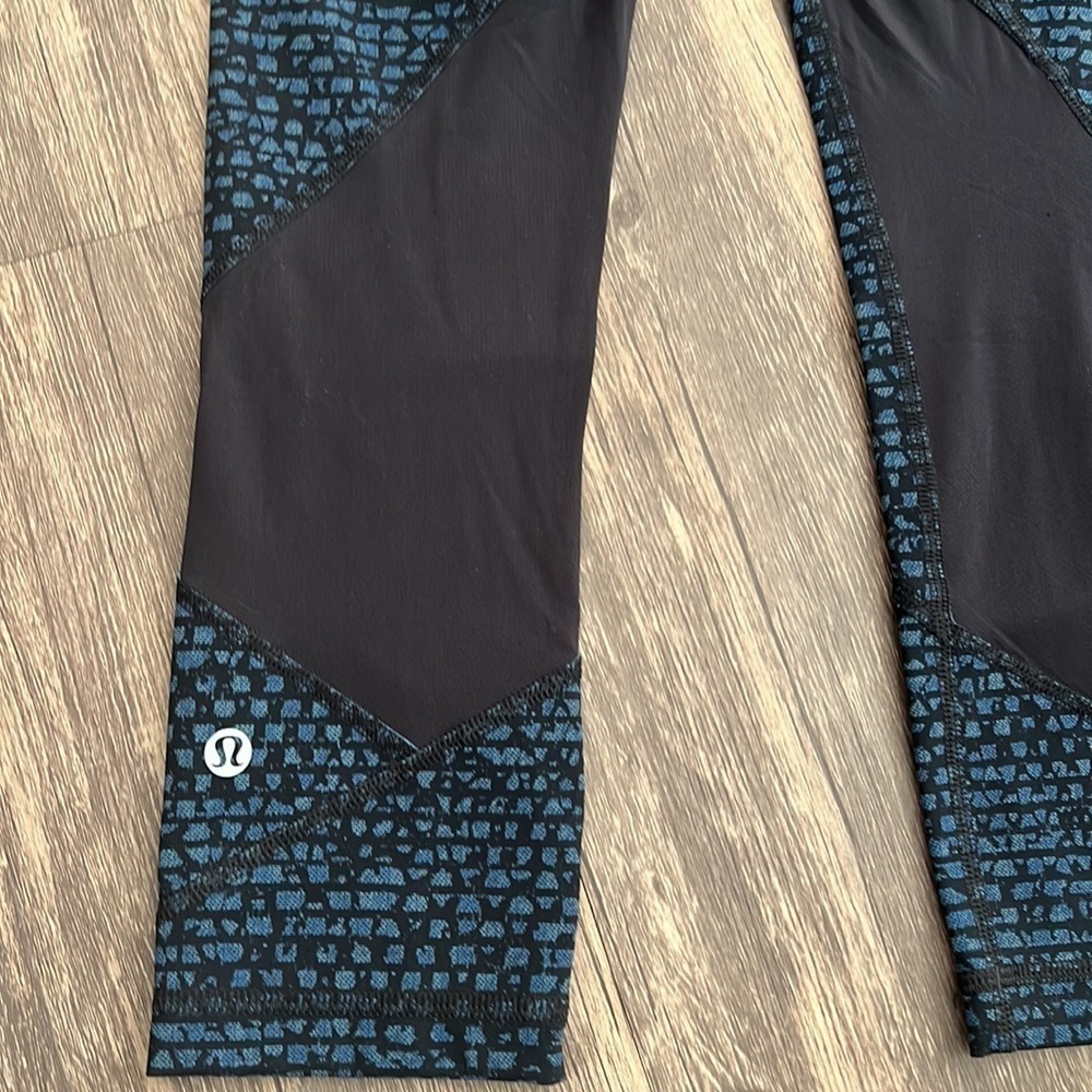 Lululemon Women's Shatter Weave
Mesh Pace Rival Crop Leggings Size 2 - Picture 7 of 12